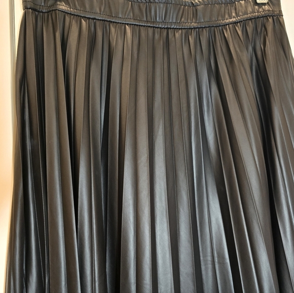 Sanctuary Top Secret Pleated Faux Leather Midi Skirt - Picture 5 of 5